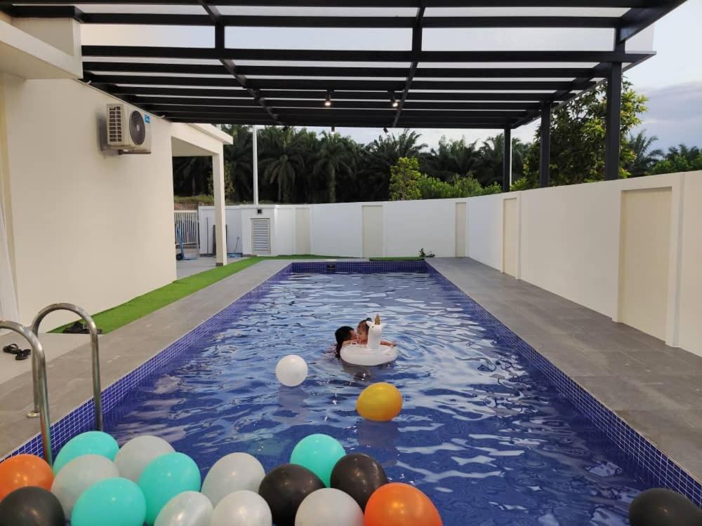 Desaru Homestay-Eva Villa Pool Homestay By Yolo Resort Bandar Penawar Exterior photo